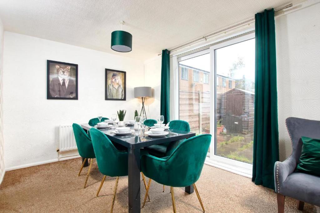 The Emerald House Of Manchester - Garden - Parking Eksteriør billede