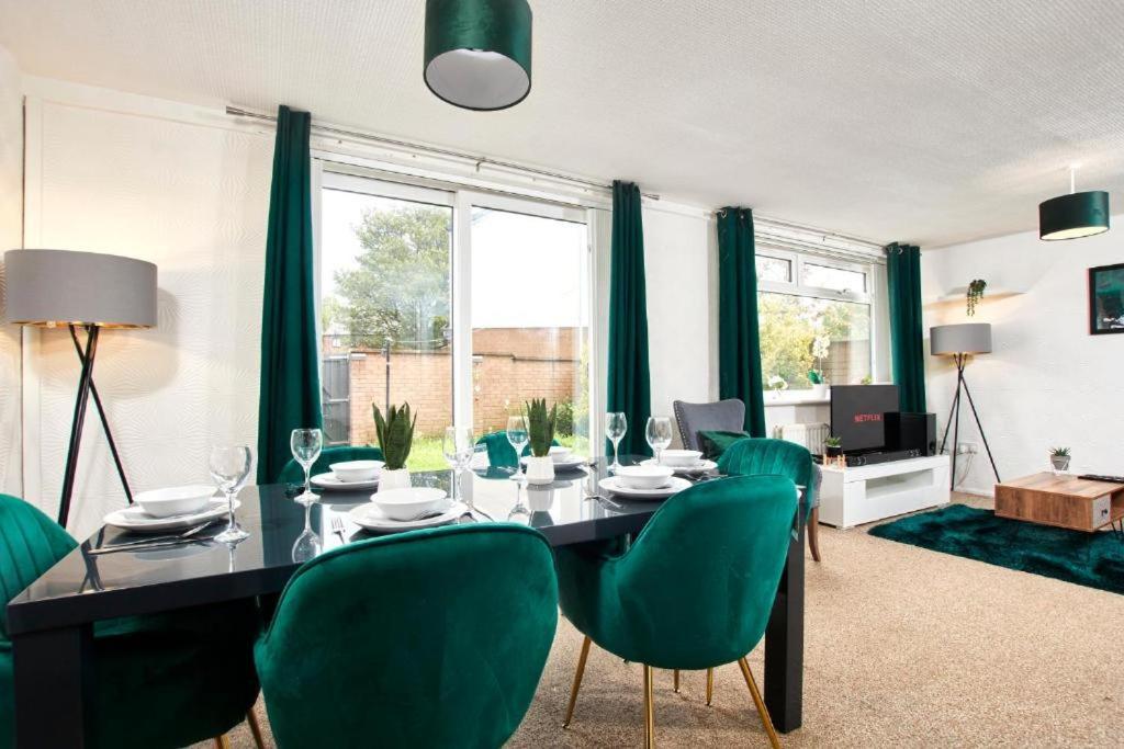 The Emerald House Of Manchester - Garden - Parking Eksteriør billede